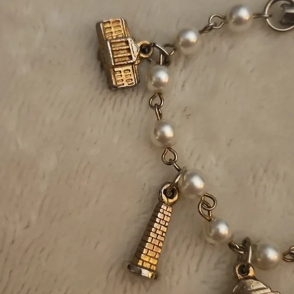 Vintage Faux Pearl Washington DC Buildings Souvenir Travel Charm Bracelet - Picture 4 of 7